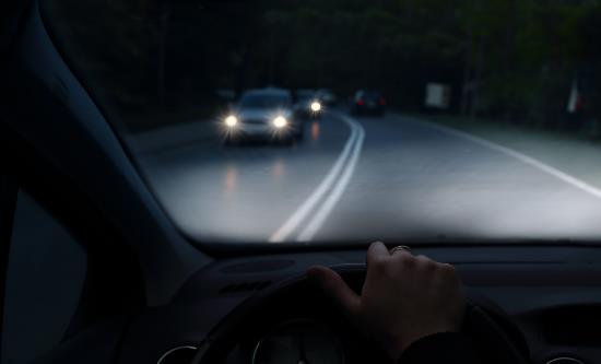 夜間安全開車的十三個要點 夜間行車時燈光使用的誤區