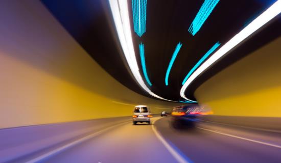 夜間安全開車的十三個要點 夜間行車時燈光使用的誤區