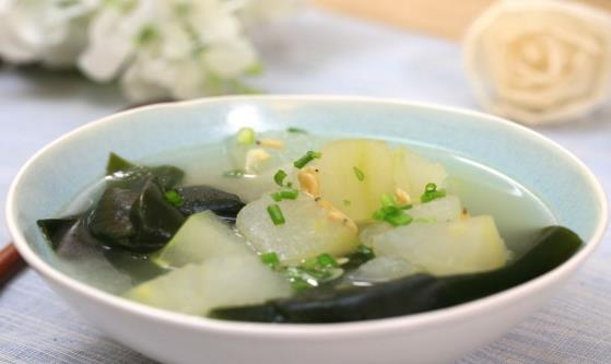口腔潰瘍皮膚起小疙瘩 推薦四個(gè)有效的排毒食物