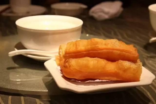 早餐哪些食物不建議吃，不吃早餐的危害：低血糖、胃炎、胃潰瘍